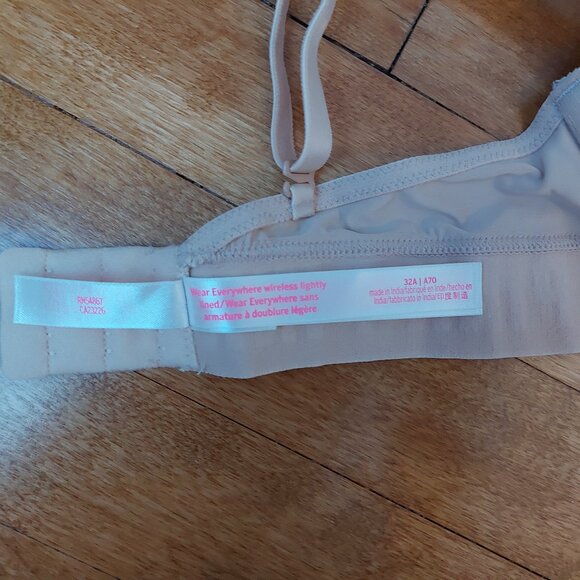 Victoria’s Secret wear everywhere wireless bra - Picture 2 of 2